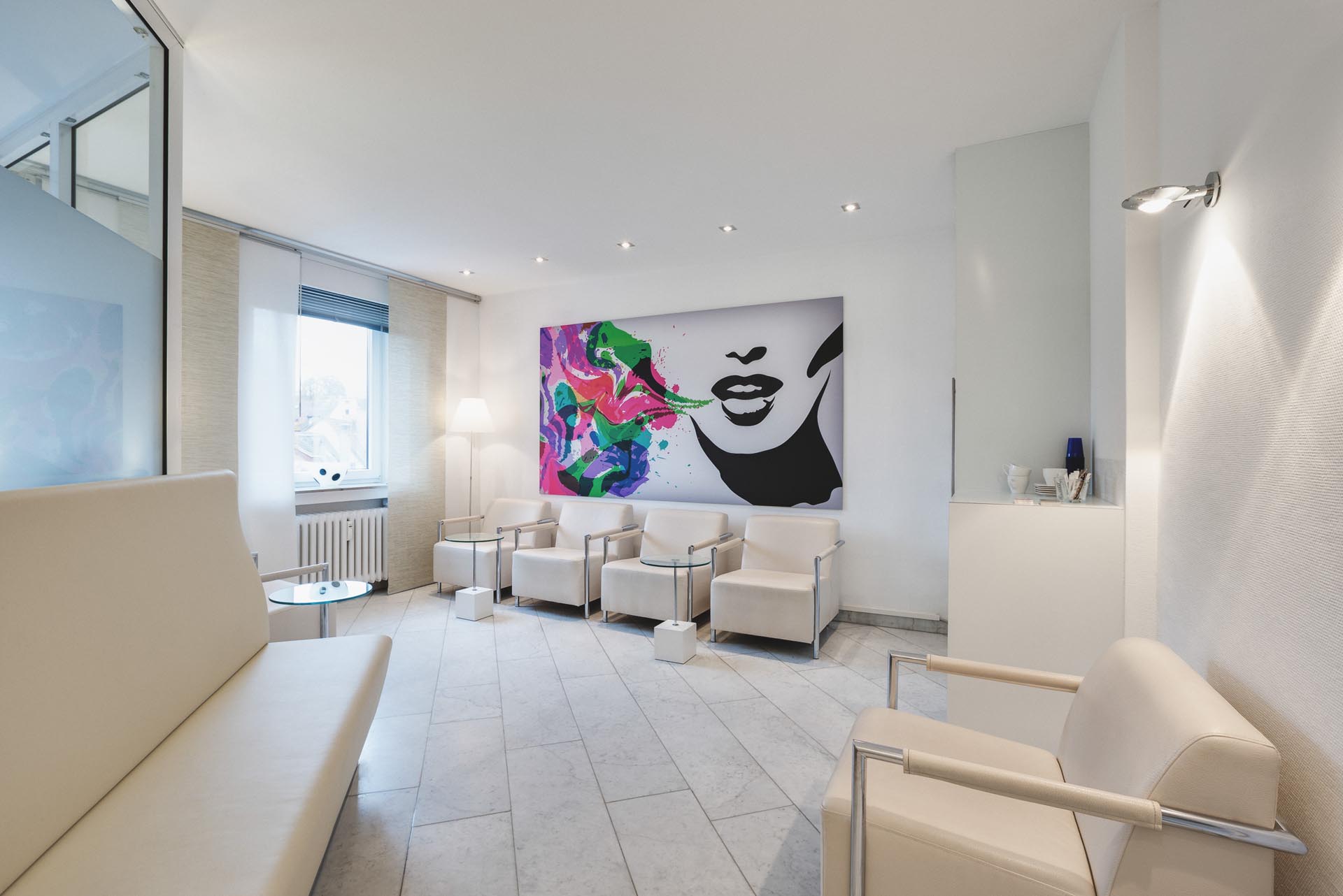 Praxis Dr. dent Schramm in Kitzingen - Wartezimmer © Lightshades Photodesign by Alfred Stolz