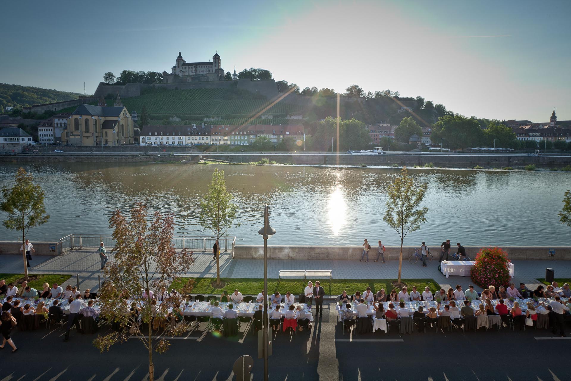 Menü unter Sternen am Mainkai, Festung Marienberg, Würzburg © Lightshades - Photodesign by Alfred Stolz