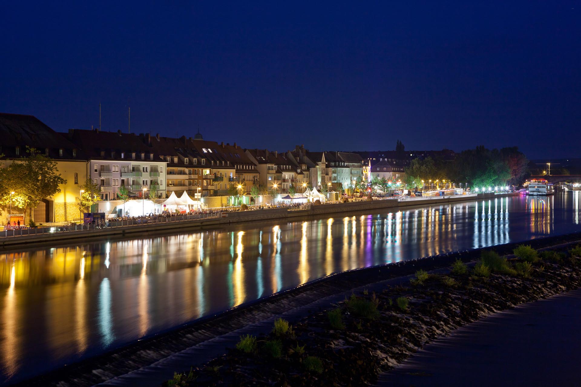 Menü unter Sternen am Mainkai in Würzburg © Lightshades - Photodesign by Alfred Stolz