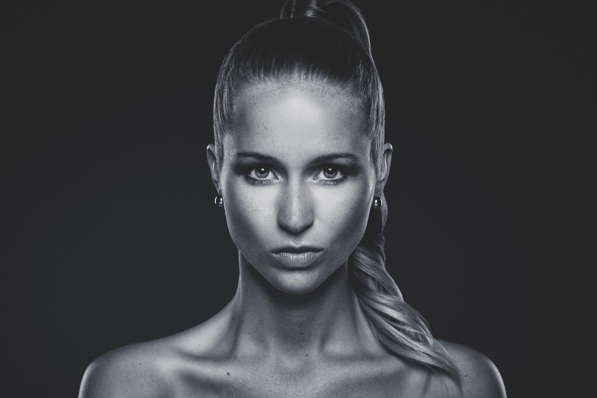 Sedcard Shooting mit Miriam im Fotoatelier © Lightshades - Photodesign by Alfred Stolz